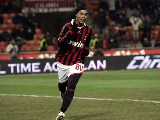 ronaldinho milan.webp